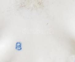 Royal Vienna jelzéssel antik kétalakos gyertyatartó, gazdag plasztikus virág díszítéssel, szirmokon ...