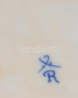 Antik német historizáló négyalakos porcelán óraház, benne órával, kulcs nélkül, jelzett, 1-1 hiánnya...