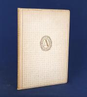 Ady Endre:  Az új Hellász. [Karcolatok.] (Számozott.) Budapest, 1920. Amicus-kiadás (Hornyánszky Viktor ny.) 110 p. Egyetlen kiadás. A számozott, bibliofil kötet kolofonja: ,,Ady Endre jelen kiadásban megjelent műveit az Amicus kiadóvállalat megbízásából 1920 szeptemberében Hornyánszky Viktor királyi udvari könyvnyomdája nyomtatta. A címlapot, kötést és a kezdőbetűket Kozma Lajos tervezte. Készült 1400 számozott példány, legfinomabb antiqua papiroson. Az első huszonöt példány bőrkötést kapott. 196. szám". Ady Endre korai publicisztikáit Kozma Lajos fametszetei kísérik. A szenvedélyes hangon megírt, elfogulatlanságra nemigen törekvő karcolatok 1901-1907 között keletkeztek. Botka 24. Aranyozott kiadói egészvászon kötésben. Körülvágatlan, jó példány.