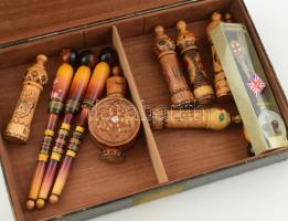 Bolgár rózsaolaj faragott fa tartókban, tartalommal, több darab,. hozzá fa tollak, fém emlék kanál, ...