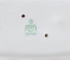 Metzler & Ortloff Őzikét simogató lányka csibepár. Jelzett, hibátlan, h: 10 cm