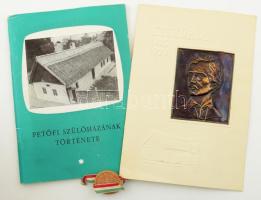 Istenes József: ,,Szent a küszöb...&quot; Petőfi szülőházának története. szerző által DEDIKÁLT példány. Bp., é.n., Révai-ny., 67 p. Kiadói kissé kopott papírkötés, a címlapon &quot;Petőfi szülőháza Kiskőrös&quot; bélyegzővel. + Kiskőrös 1823 1973. Kiskőrös város emléklapja, Petőfi 150. születésnapja alkalmából. Rajta Petőfi Sándort ábrázoló fém plakettel.