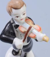 Hollóházi zenekar. Harmonikás, hegedűs, fúvós figurák. Terv.: Káldor Aurél. Jelzett, kézzel festett,...