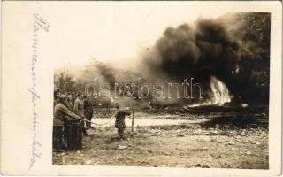 K.u.k. Flammenwerfer / Első világháborús osztrák-magyar lángszóró munkában / WWI Austro-Hungarian military flame thrower. photo