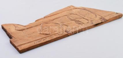 Szervátiusz Jenő (1903-1984): Krisztus. Faragott fa lap, jelzett, kopással, 33x14 cm