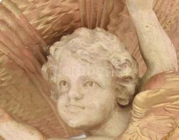 Faragott fa puttó alakjával fa falipolc, kopással, m: 31 cm