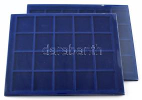 Műbőr éremgyűjtő bőrönd kulcsokkal, 8db éremtartó tálcával, egy-egy tálca nagyméretű emlékérmek vala...