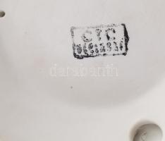 Guggoló női akt. Jelzett biszkvit porcelán, m: 24 cm