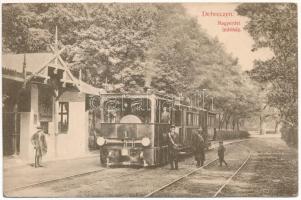 1912 Debrecen, Nagyerdei indóház, vasútállomás, a Debreczeni Helyi Vasút Rt. (DHV) kisvasútja a megállóban, városi vasút, vonat, vasutasok. Mihály Sámuel kiadása (EK)