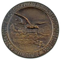 ~1930. " 'Columbia' P.S.E. Magyar Postagalambtenyésztők Országos Szövetsége" öntött bronz emlékérem (77mm) T:XF
