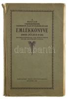 A magyar cserkészek nemzeti nagytáborának emlékkönyve (1926 július 9-21). Szerk.: Dr. Sík Sándor és Dr. Zsembery Gyula. Bp., 1927, Hornyánszky Viktor Rt., 116 p. Fekete-fehér képekkel illusztrálva. Kiadói papírkötés, sérült borítóval, részben szétváló fűzéssel. (Ritka!)