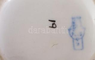 Zsolnay modernista váza. Terv.: Török János. Jelzett, hibátlan, m: 27 cm /// Zsolnay modernist vase....