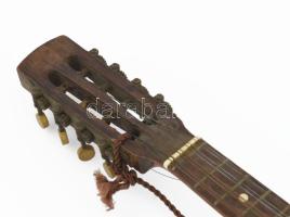 Régi bendzsó, kis sérüléssel a dobon. 60 cm, tokkal