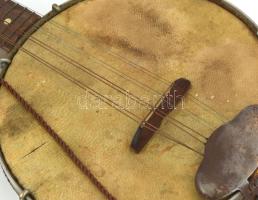 Régi bendzsó, kis sérüléssel a dobon. 60 cm, tokkal