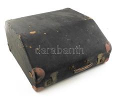 Galotta tangóharmonika verseny eredeti dobozában, működő, jó állapotban .Tok sérült. 40x42 cm