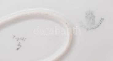 Nymphenburg áttört- és virágmintás pralinékínáló. Jelzett, kis kopással, 19x15 cm