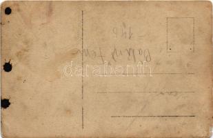 1919 Vöröskatonák feltűzött szuronnyal vidéken rekvirálnak (?) / soldiers of the Red Army with bayon...