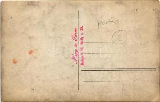 Montázs postással a repülőgépen / Montage with postman in an aircraft. Nagy és Társa (Budapest) phot...