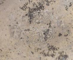 Ón keresztelőtál, cca 19. sz., jelzett, kopott, d: 29,5 cm