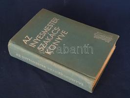 [Magyar Elek]:  Az Ínyesmester szakácskönyve. 2500 recept. 30-35.000 példány. Budapest, [1937]. Athenaeum Irodalmi és Nyomdai Rt. 511 + [1] p. A kötet szerzője Magyar Elek (1875-1947) újságíró, gasztronómiai író. Újságírói munkája sokrétű volt, egyaránt írt tárcákat a régi Budapestről, politikai cikkeket, kritikákat, sport- és lóverseny-tudósításokat. Szerteágazó érdeklődése tetten érhető receptkönyvében, melyben a gazdag receptgyűjteményt gasztrokulturális kitérők tarkítják, e kitérőkben számos, az étkezési kultúrához kötődő, személyes lóversenypálya környéki és újságírói anekdotát oszt meg, tárcaírásokat közöl a pesti kulináris kultúráról, cukrászdákról és kávéházakról, illetve erősen véleményez egynémely gasztronómiai rémtettet. Az összetéveszthetetlen stílusú szerző névtelenül vezette ,,Ínyesmester" című gasztronómiai tárcarovatát a Pesti Hírlapban, a szöveg jó része onnan került át a kötetbe. A munka első kiadása 1932-ből való. Az első előzéken halvány foltosság, a belív néhány oldalán szövegkiemelés. Horváth 1006. Éliás-Szántó 47.2. Feliratozott, illusztrált kiadói egészvászon kötésben, a hátsó kötéstáblán apró sérüléssel. Jó példány.