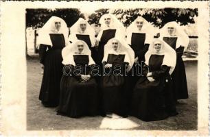 Nagykároly, Carei; apácák csoportja / group of nuns. Lukács Kató photo (fl)