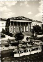 Budapest VIII. Magyar Nemzeti Múzeum, villamos a Múzeum körúton. Foto Czeizing L. Képzőművészeti Alap (EB)