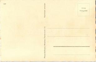 Die zwei kleinen Gratulanten / Adolf Hitler with children. Photo-Hoffmann