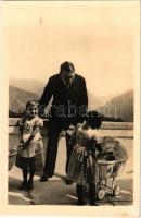 Adolf Hitler with children. Photo-Hoffmann