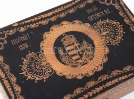 1939. október 21. Felvidéki emlék - magyar címerrel díszített, kézzel faragott fa doboz, zárral, kul...