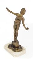 Ismeretlen szobrász: Hordón egyensúlyozó fiú. Bronzírozott fém szobor, mészkő talapzaton, m: 30,5 cm