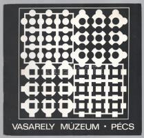 Hárs Éva: Vasarely Múzeum Pécs. Pécs, 1976, Janus Pannonius Múzeum. Színes és fekete-fehér képekkel gazdagon illusztrált kiállítási katalógus. Papírkötésben.