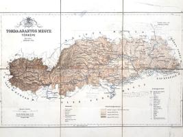 [Térkép] Torda-Aranyos megye térképe. Tervezte: Gönczy Pál. Mértéke: 1 : 300.000. (1889) Budapest, 1889. Posner Károly Lajos és Fia Térképészeti Intézete. Színes térkép, mérete: 300x480 mm egy 385x480 mm méretű térképlapon. Az 1876. évi vármegyerendezés után szükségessé vált új, a közoktatásban is haszonnal forgatható megyetérképeket készíteni. A feladatra Gönczy Pál közoktatásügyi államtitkár Kogutowicz Manó (1851-1908) térképészt kérte fel, a magyar kartográfia korszakos egyéniségét, aki 1884-1890 között 30 vármegye nagy felbontású térképét készítette el. E térképkiadás mellékterméke a közigazgatási áttekintő térképek sora, melyből példányunk a Bihar-hegységtől az Erdélyi-medence középső részéig nyugat-keleti irányban hosszan elhúzódó, egykor fontos bányákkal bíró Torda-Aranyos vármegyét ábrázolja. Színes térképünk a hegy- és vízrajzi részleteken kívül feltünteti a megye járási beosztását, vasút- és közúthálózatát, rendezett tanácsú városait, mezővárosait, falvait és pusztáit, kastélyait, a hegyvidéki és Duna-menti megye sajátosságai miatt bányáit, kőfejtőit, fürdőhelyeit. Egyes települések mellett az elérhető postai és távirdai szolgáltatások is feltüntetve. A térképen jól tanulmányozható a megye közeledési infrastruktúrájának fejlődése is: a vasút jobbára csak keleten, a Maros völgyében kanyarog, onnan ágazik el észak felé. A megye területe domborzati szempontból színezve, a szomszéd megyék vízrajzi, közlekedési és településhálózati részletei fekete (illetve kék) színnel nyomottak. A térkép felirata a bal felső sarokban, felette a megye címere lebeg, a jelmagyarázat a jobb alsó sarokban. Térképünkön körben kézírásos jegyzetek, illetve kézzel rajzolt megyei látképek, valamint apró, halvány foltosság. Jó állapotú lap, vászonra kasírozva, hajtogatva.