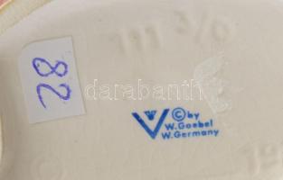 Hummel Waxside Harmony figura, jelzett, restaurált, m: 10,5 cm