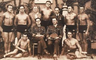 1934 Bp., M. Kir. Folyamőrség bokszolóinak csoportképe az óbudai folyamőr laktanyában, az I. világhá...