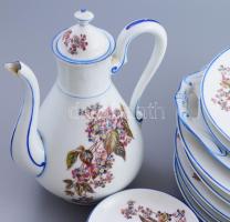 1896 Herendi 17 darab porcelán tárgy, zömmel sérültek, de a 4 db alátét és 2 darab csésze ép. Jelzet...