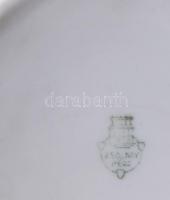 Zsolnay mitológiai jelenetes teás csészék aljjal. 6 db csésze, 11 db aljjal. Egy csésze sérült, több...