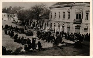 1938 Léva, Levice; bevonulás után, Országzászló felavatási ünnepélye Léván. Guggenberger Lajos kiadása / entry of the Hungarian troops, Hungarian flag inauguration + "1938 Léva visszatért" So. Stpl.