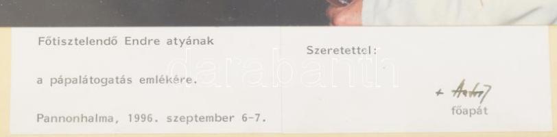 1991 II. János Pál pápa és Várszegi Asztrik pannonhalmi főapát, eredeti fotó, üvegezett keretben 24x...