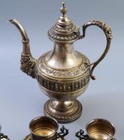 Kávés készlet 12 személyes. 12 csésze, aljjal, kiöntő 30 cm. Ezüstözött réz, jelzett orosz. Üvegbeté...