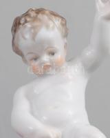 Herendi pisilő puttó. Terv.: Nemes György. Kézzel festett, jelzett, hibátlan, m: 18 cm