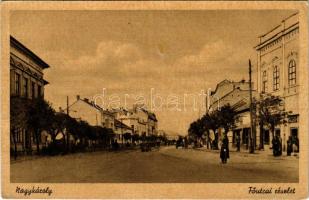 Nagykároly, Carei; Fő utca, rendőr / main street, policeman (EK)