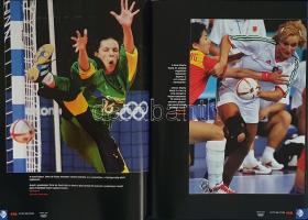 Fotó Reuters: Athén 2004. [A 2004-es Athéni Olimpiai Játékok képes albuma.] (Többszörösen aláírt.)
...