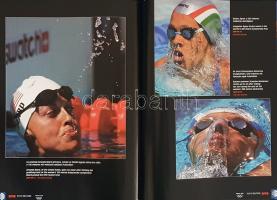 Fotó Reuters: Athén 2004. [A 2004-es Athéni Olimpiai Játékok képes albuma.] (Többszörösen aláírt.)
...