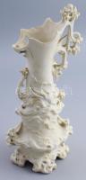 Szecessziós német biszkvit porcelán váza, női alakkal és puttó figurával díszítve, jelzett, restaurá...