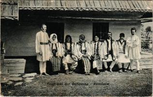 1917 Gruss aus der Bukowina. Rumänen / Bukovinai népviselet, Románok csoportja / Romanian folklore f...