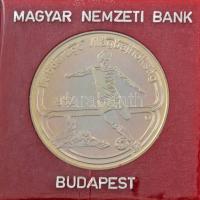 Vegyes 121db-os érme tétel kisalakú berakókba rendezve, közte 12 darab magyar emlékkiadás az 1980-as...