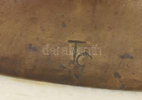 Tőrös Gábor (1934-2021): Női büszt. Öntött, patinázott bronz, jelzett. márvány talapzaton. m: 17,5 c...