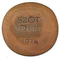 Asszonyi Tamás (1942-) 1972. "SZOT Díj 1972" kétoldalas bronz díjérem (~86-88mm) T:AU