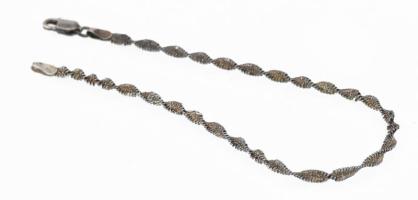 Ezüst(Ag) csavart karkötő, jelzett, h: 19,5 cm, nettó: 2,5 g