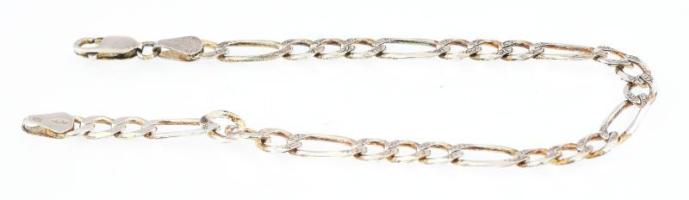 Ezüst(Ag) nagy szemű bordázott figaro karkötő, jelzett, h: 20 cm, nettó: 5,8 g